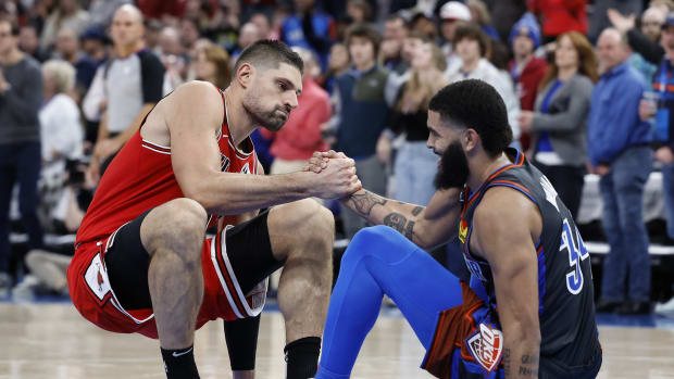 Chicago Bulls center Nikola Vucevic (9) and Oklahoma City Thunder forward Kenrich Williams (34)